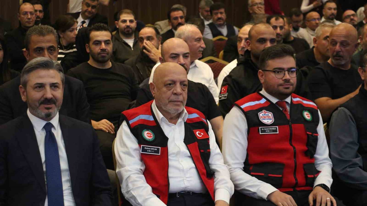 HAK İŞÇİ SENDİKALARI KONFEDERASYONU (HAK-İŞ) GENEL BAŞKANI MAHMUT ARSLAN, "HAK-İŞ OLARAK BUNDAN...