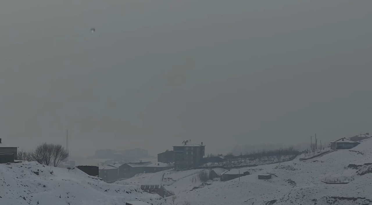HAKKARİ'NİN YÜKSEKOVA İLÇESİNDE SİS ETKİLİ OLDU