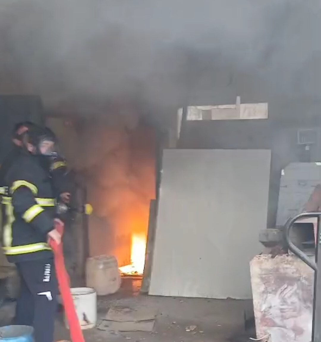 HAKKARİ’DE DEMİR DOĞRAMA ATÖLYESİNDEKİ SOBAYA TİNER DÖKÜLMESİ SONUCU MEYDANA GELEN PATLAMADA 15...