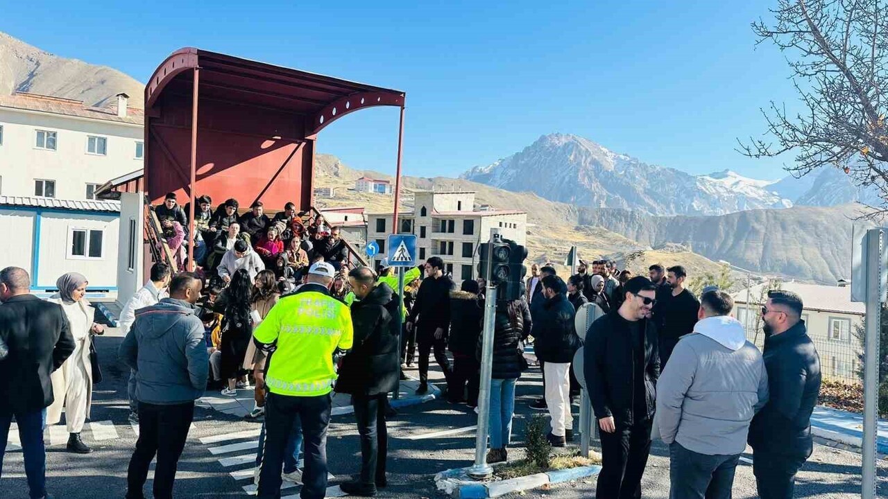 HAKKARİ İL EMNİYET MÜDÜRLÜĞÜ VE HAKKARİ BELEDİYESİ, ÖZEL GEREKSİNİMLİ ÇOCUKLARI ÇOCUK TRAFİK...