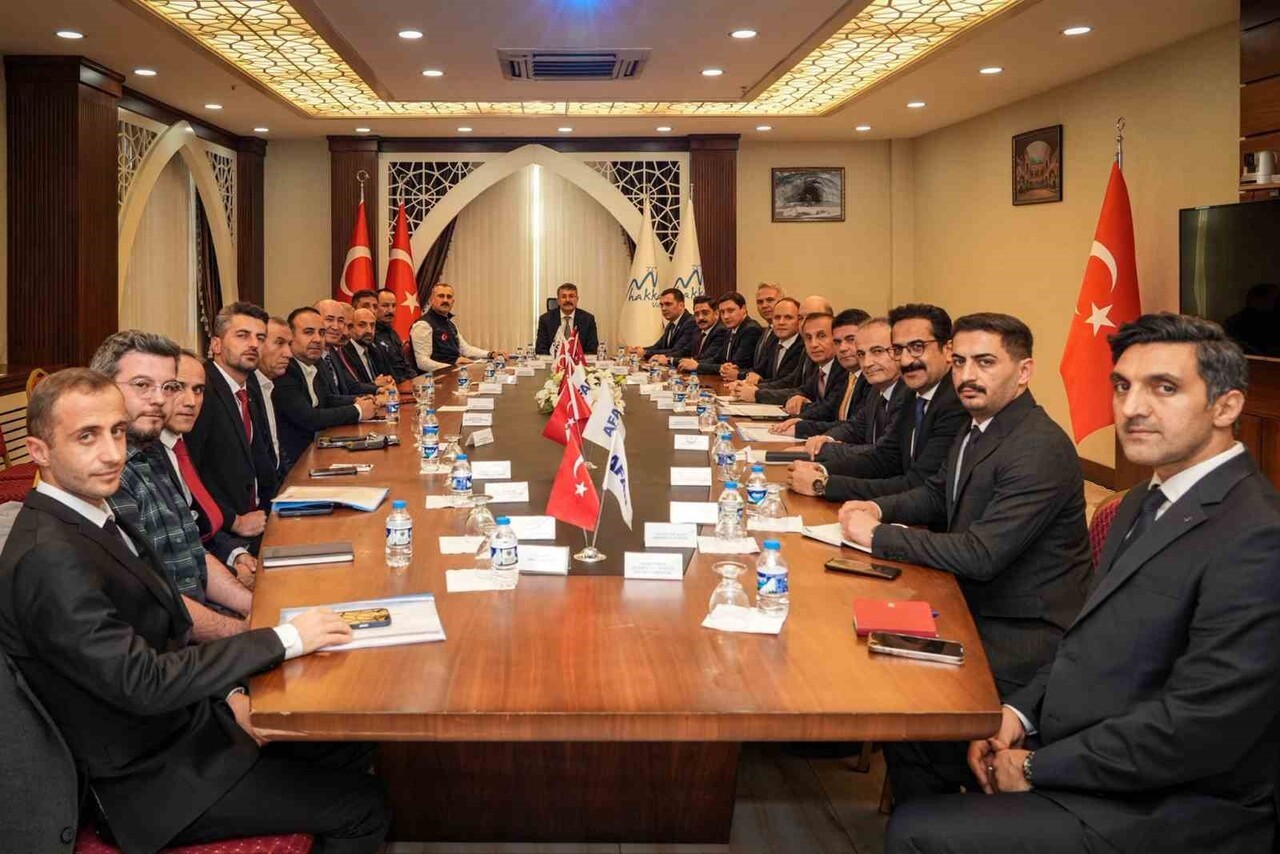 HAKKÂRİ VALİSİ ALİ ÇELİK BAŞKANLIĞINDA, İL AFET RİSK AZALTMA PLANI (İRAP) KAPSAMINDA YÜRÜTÜLEN...