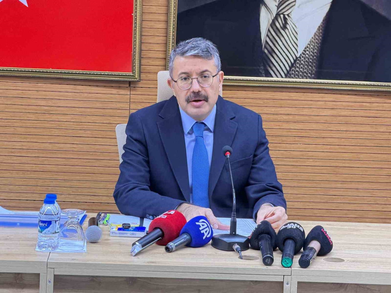 HAKKARİ VALİSİ ALİ ÇELİK, KENT GENELİNDE BAŞLATILAN KAN BAĞIŞI KAMPANYASINA DESTEK ÇAĞRISINDA...