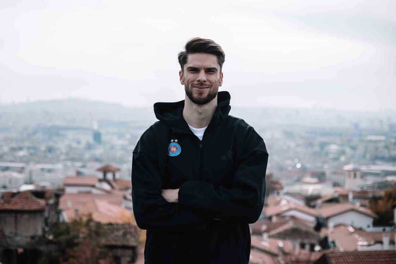 HALKBANK SPOR KULÜBÜ'NÜN YENİ TRANSFERİ POLONYALI ALEKSANDER SLİWKA AÇIKLAMA YAPTI