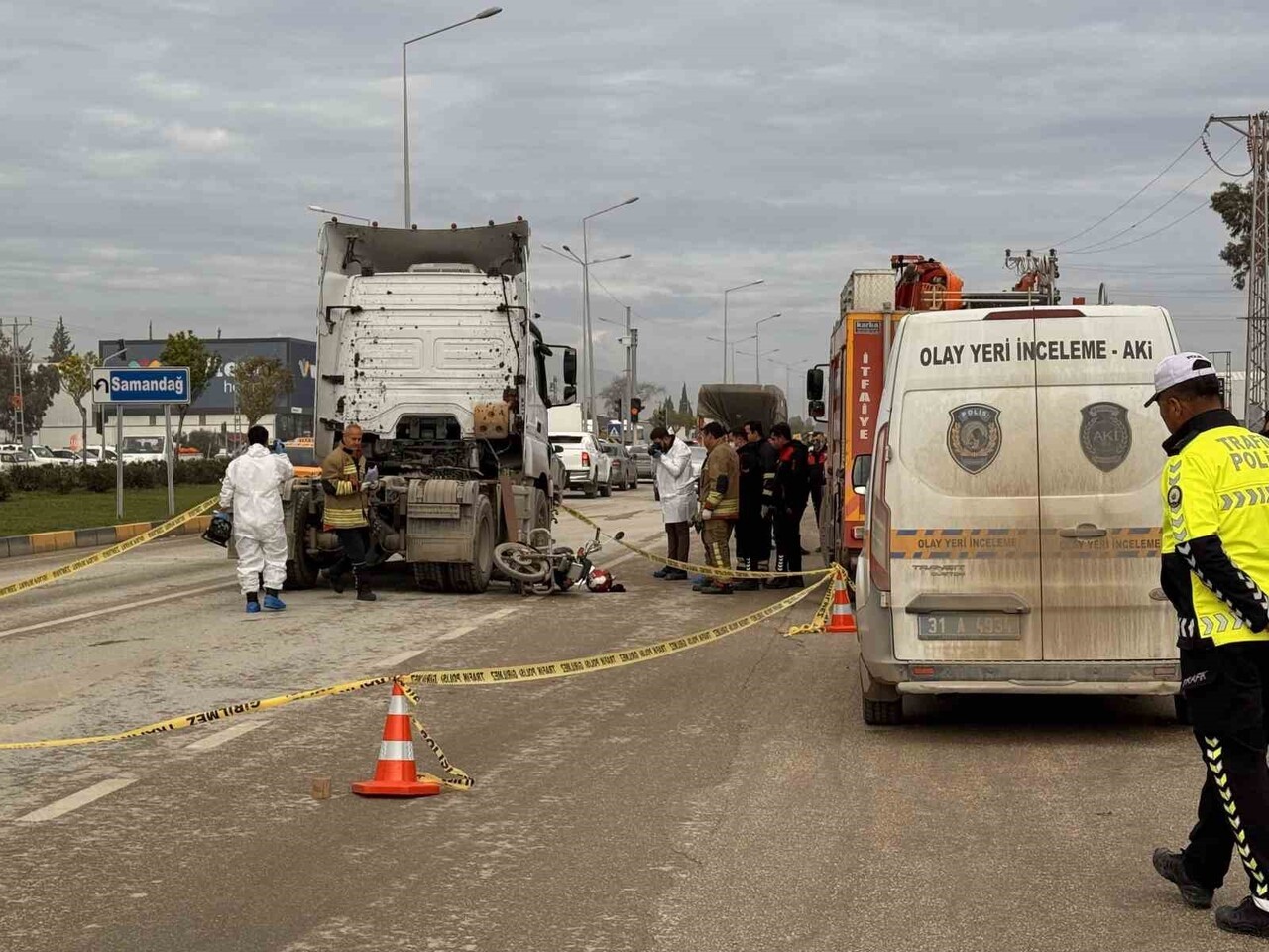 HATAY'DA TIR İLE ÇARPIŞAN MOTOSİKLETTEKİ ANNE VE 2 AYLIK BEBEĞİ HAYATINI KAYBEDERKEN, BABA VE 2...