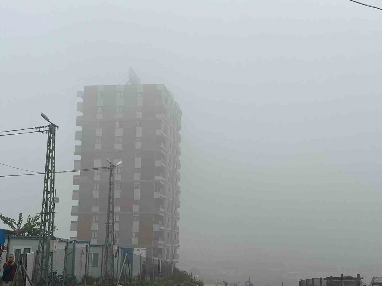 HATAY'IN ANTAKYA İLÇESİNDE SABAH SAATLERİNDE ETKİLİ OLAN SİSLE GÖRÜŞ MESAFESİ 50 METREYE KADAR...