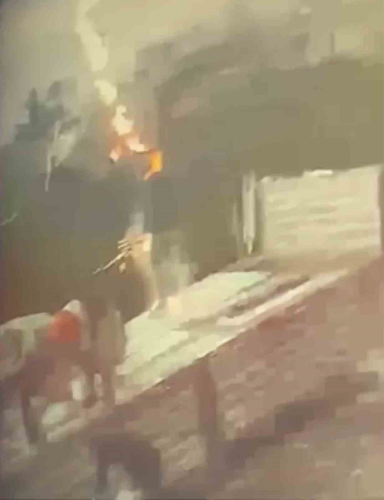 HATAY'IN ARSUZ İLÇESİNDE TIR DORSESİNDEN YÜK İNDİRİRKEN YILDIRIMIN İSABET ETTİĞİ ŞAHIS AĞIR...