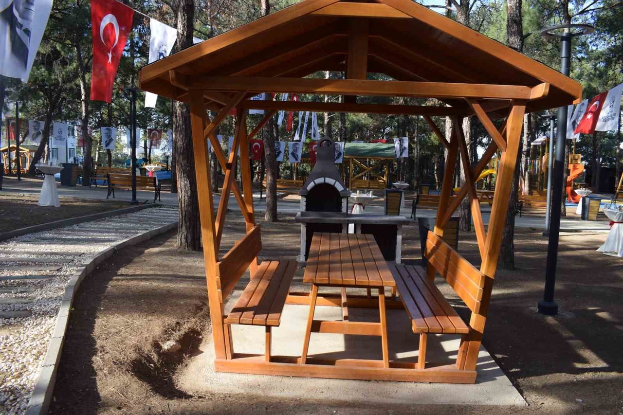 HATAY BÜYÜKŞEHİR BELEDİYESİ TARAFINDAN İSKENDERUN İLÇESİNE YAPILAN VE 15 BİN METREKARELİK ALANIYLA...