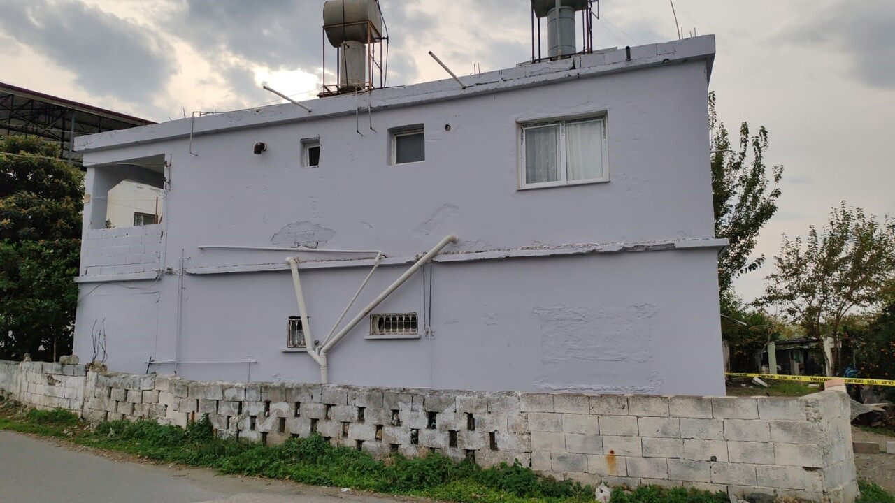 HATAY’DA 77 YAŞINDAKİ EŞİ TARAFINDAN BALTAYLA ÖLDÜRÜLEREK EVİNİN BANYOSUNA AÇILAN ÇUKURA GÖMÜLEN...