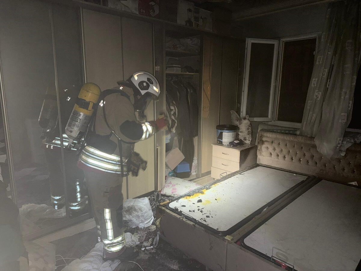 HATAY’DA ALEVLERE TESLİM OLARAK YANAN EVDE HASAR OLUŞTU.