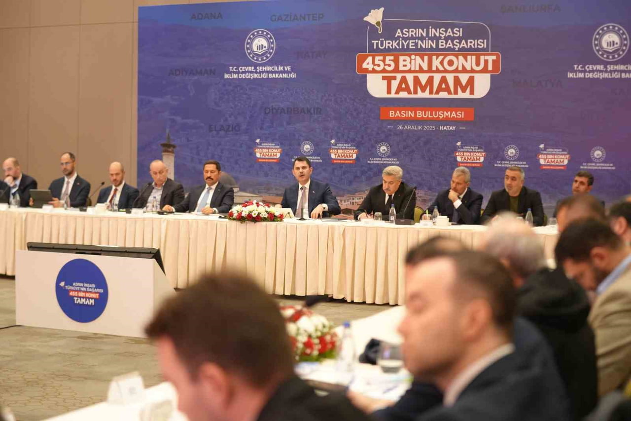 HATAY’DA MEDYA TEMSİLCİLERİYLE BİR ARAYA GELEN  ÇEVRE, ŞEHİRCİLİK VE İKLİM DEĞİŞİKLİĞİ BAKANI...