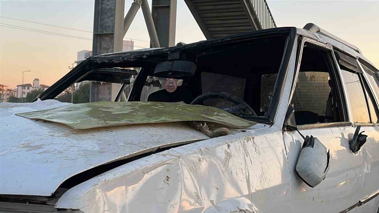 HATAY’DA TAKLA ATARAK TERS DÖNEN OTOMOBİLİN SÜRÜCÜSÜ YARALANDI.