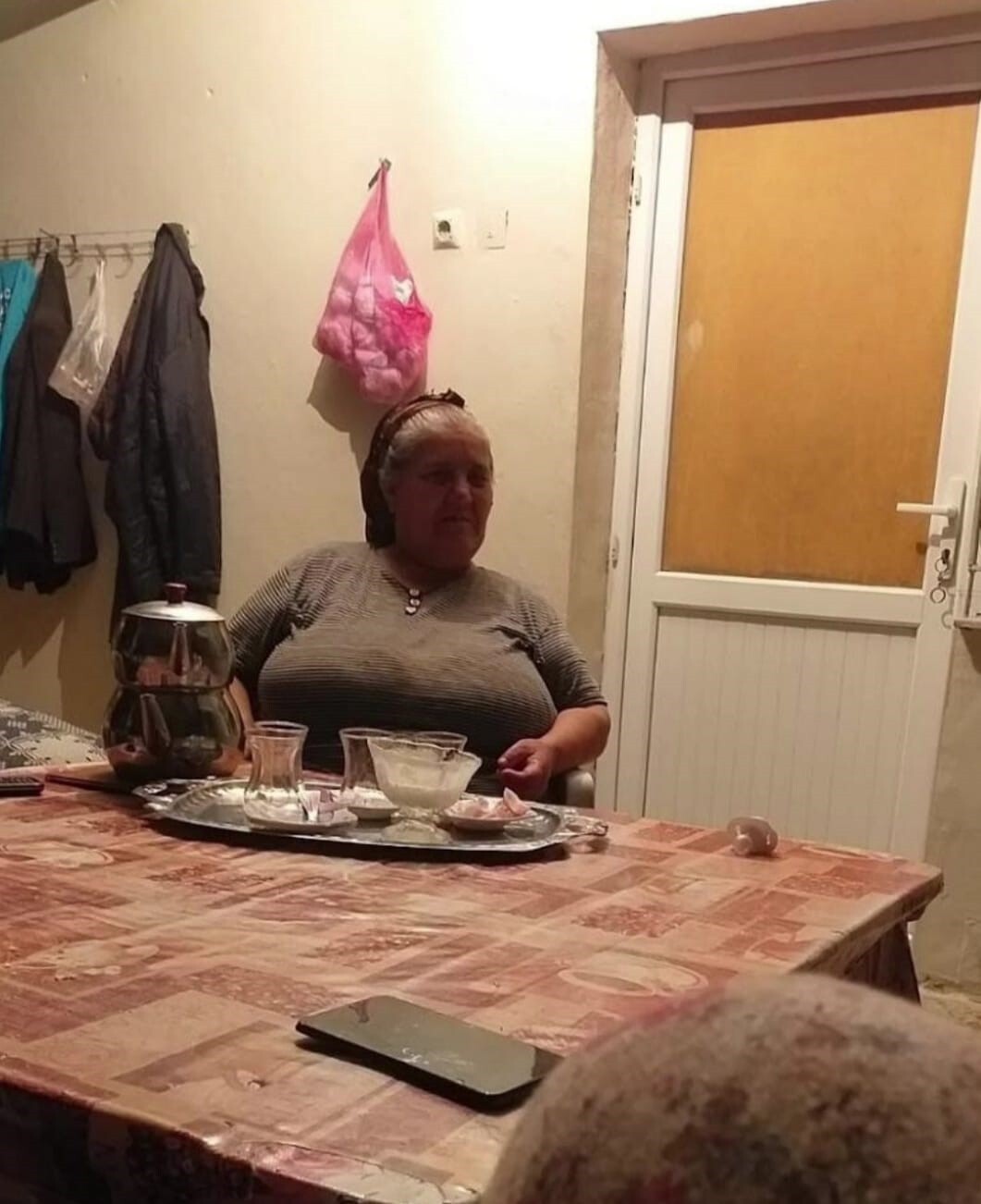 HATAY’DA77 YAŞINDAKİ EŞİNİN BALTAYLA ÖLDÜREREK, EVİNİN BANYOSUNDA AÇTIĞI ÇUKURA GÖMDÜĞÜ KADININ 61...