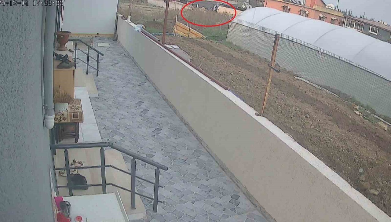 HATAY’IN ANTAKYA İLÇESİNDE YAŞAYAN 58 YAŞINDAKİ YABANCI UYRUKLU ABDUL RAHİM ALASHKAR, DUVARIN...