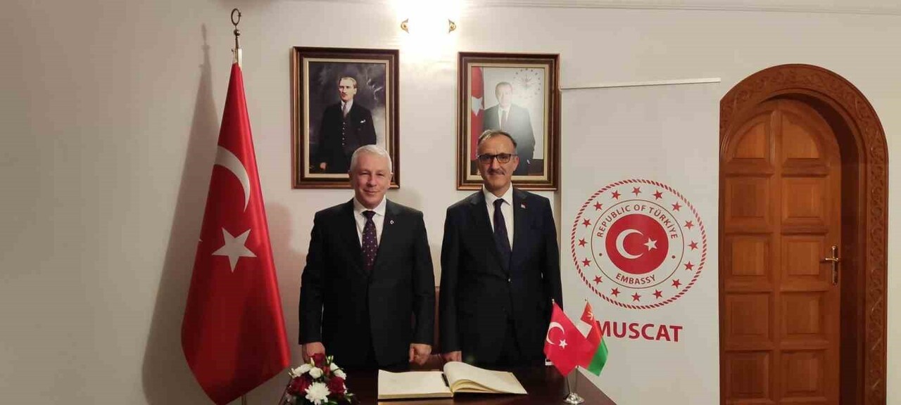 HAVA KUVVETLERİ KOMUTANI HAVA ORGENERAL ZİYA CEMAL KADIOĞLU, MUSKAT'TA UMMAN GENELKURMAY BAŞKANI...