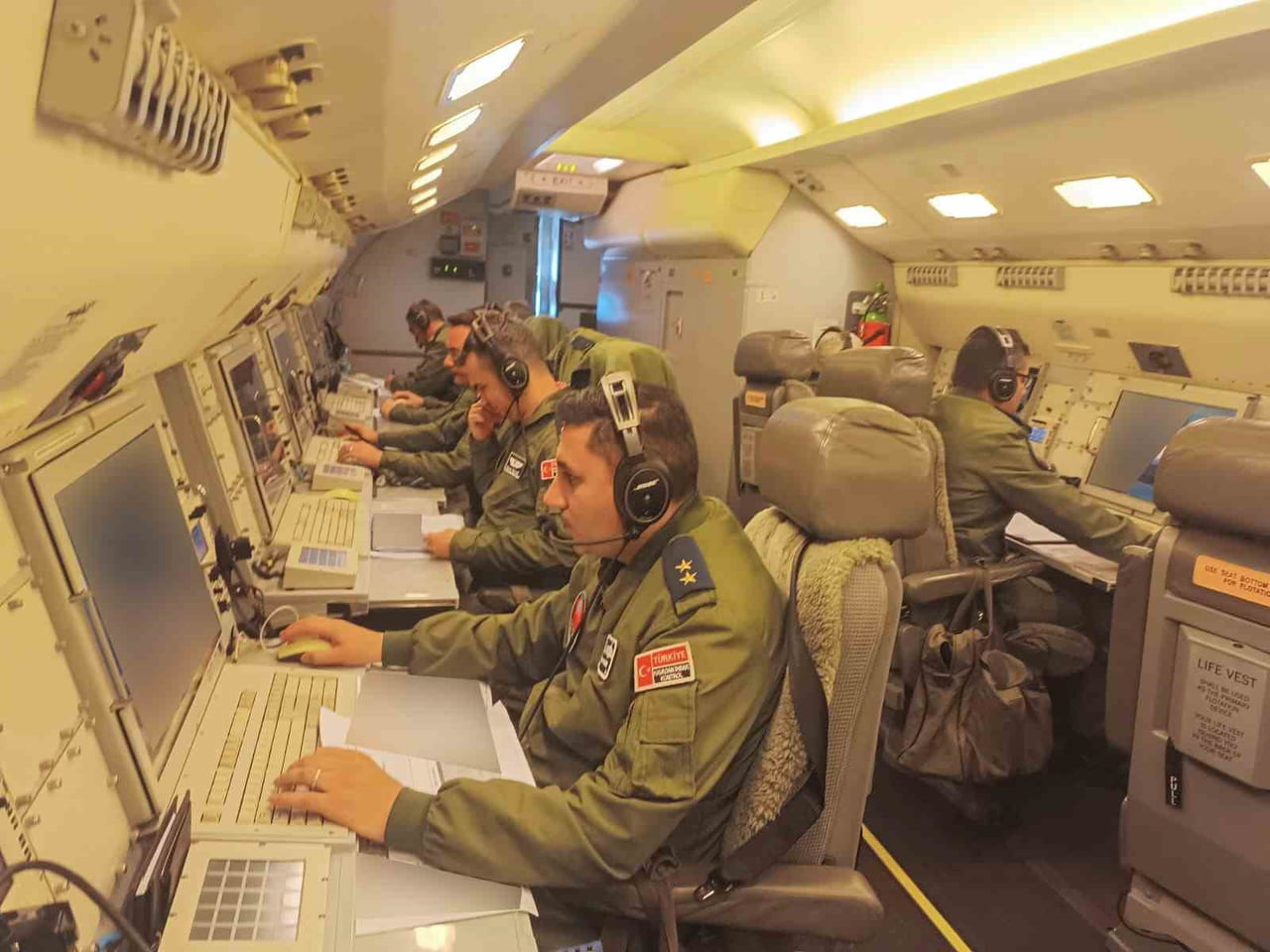 HAVA KUVVETLERİ KOMUTANLIĞINA BAĞLI MUHARİP VE DESTEK UÇAKLARI, KIBRIS ADASI'NIN GÜNEYİNDE...