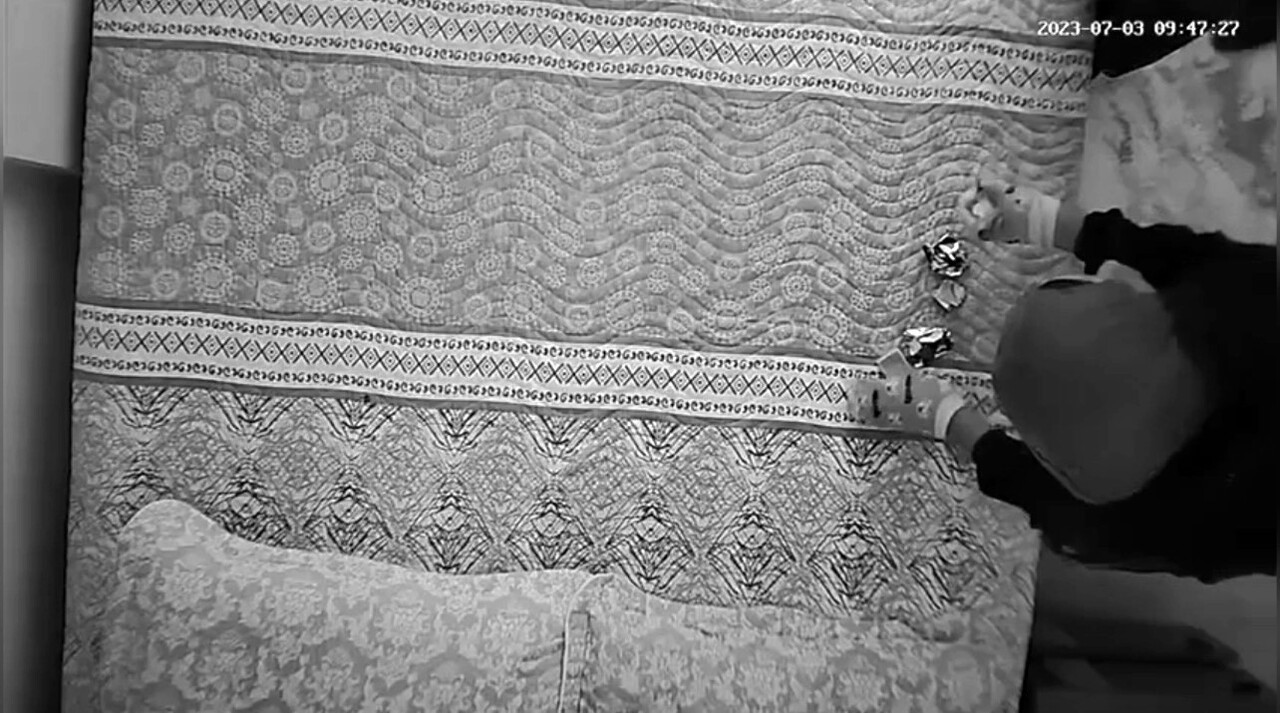 HIRSIZLIK ANLARI GÜVENLİK KAMERASINA YANSIDI.