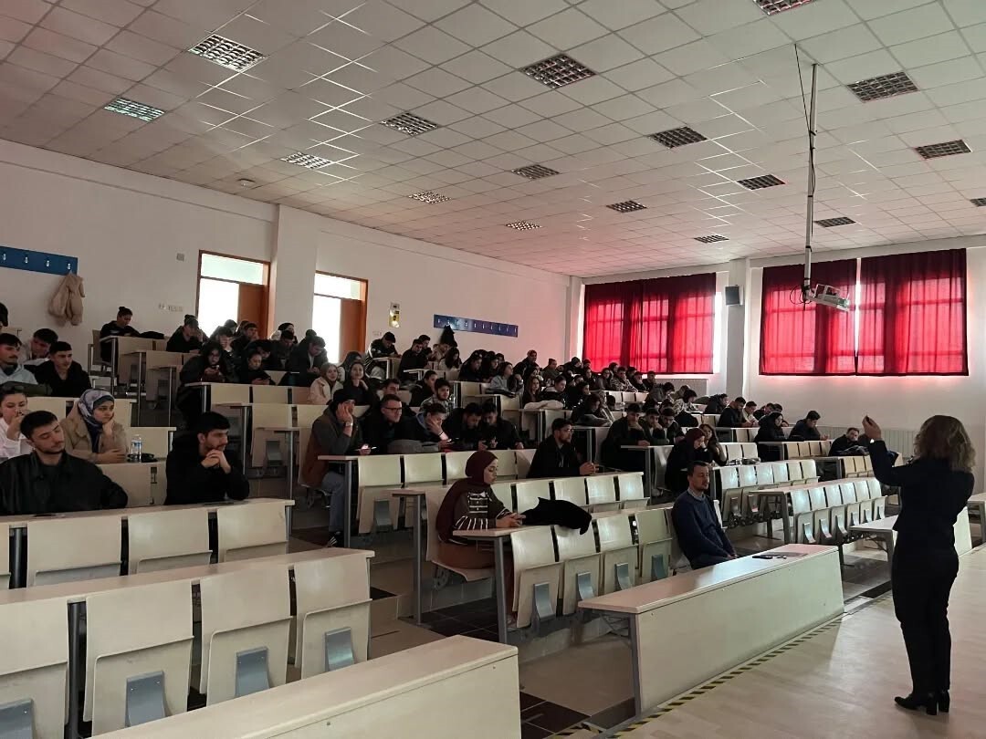 HİSARCIK MYO’DA "DAVRANIŞSAL BAĞIMLILIKLA MÜCADELE" KONULU EĞİTİM DÜZENLENDİ