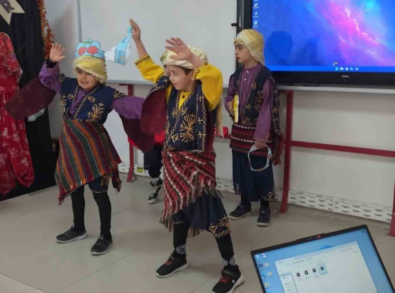 HİSARCIK’TA MİNİKLERE YERLİ MALI KULLANIMININ ÜLKE EKONOMİSİNE KATKILARI ANLATILDI