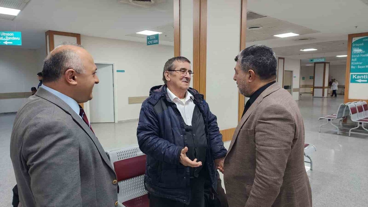 HİZMETİN BİRİNCİ YILI DOLAYISIYLA KARABÜK İL SAĞLIK MÜDÜRÜ OP. DR. İSMAİL KARA VE HASTANE...