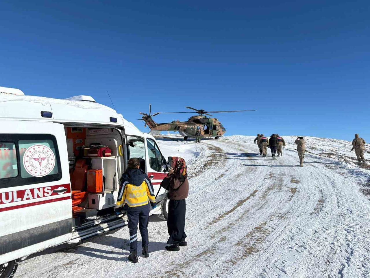 İÇİŞLERİ BAKANLIĞI AFET VE ACİL DURUM YÖNETİMİ BAŞKANLIĞI (AFAD), ETKİLİ OLAN YOĞUN KAR YAĞIŞI VE...