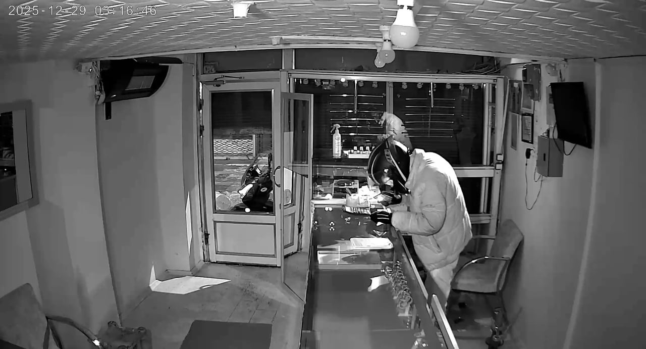 IĞDIR’DA KUYUMCU SOYGUNU: 5-6 KİLO ALTIN ÇALINDI