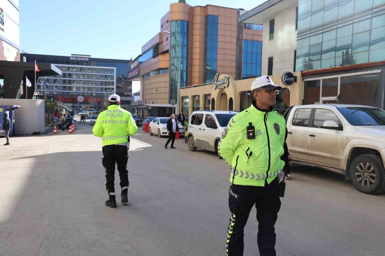İL EMNİYET MÜDÜRLÜĞÜ EKİPLERİ TARAFINDAN HAFTA SONU TRAFİK DENETİMİ YAPILDI