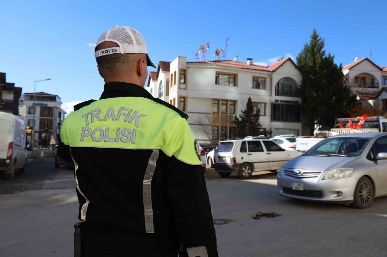 İL EMNİYET MÜDÜRLÜĞÜ EKİPLERİ TARAFINDAN HAFTA SONU TRAFİK DENETİMİ YAPILDI