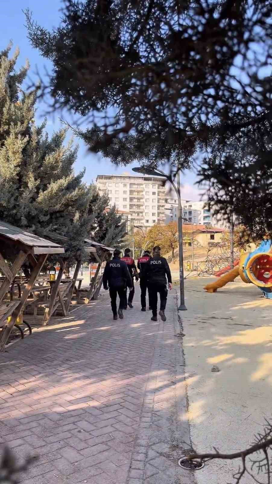 İL EMNİYET MÜDÜRLÜĞÜNDEN YAPILAN AÇIKLAMAYA GÖRE, İL MERKEZİ VE İLÇELERDE EŞ ZAMANLI OLARAK...