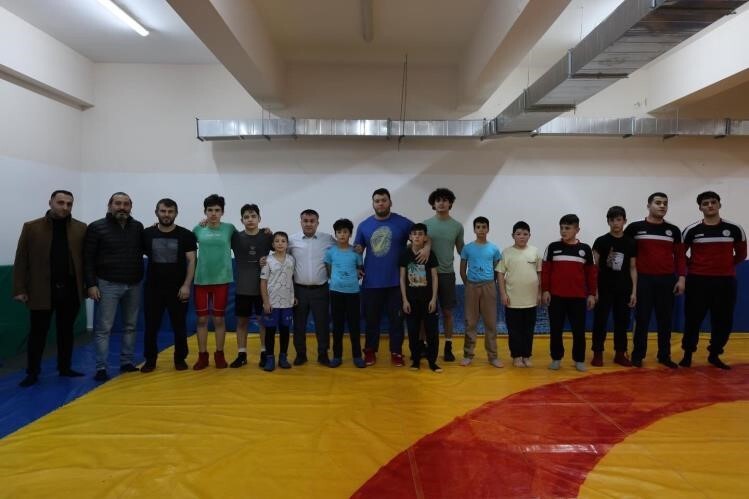 İL MÜDÜRÜ DEMİR, GÜREŞÇİLERLE MİNDERE ÇIKTI