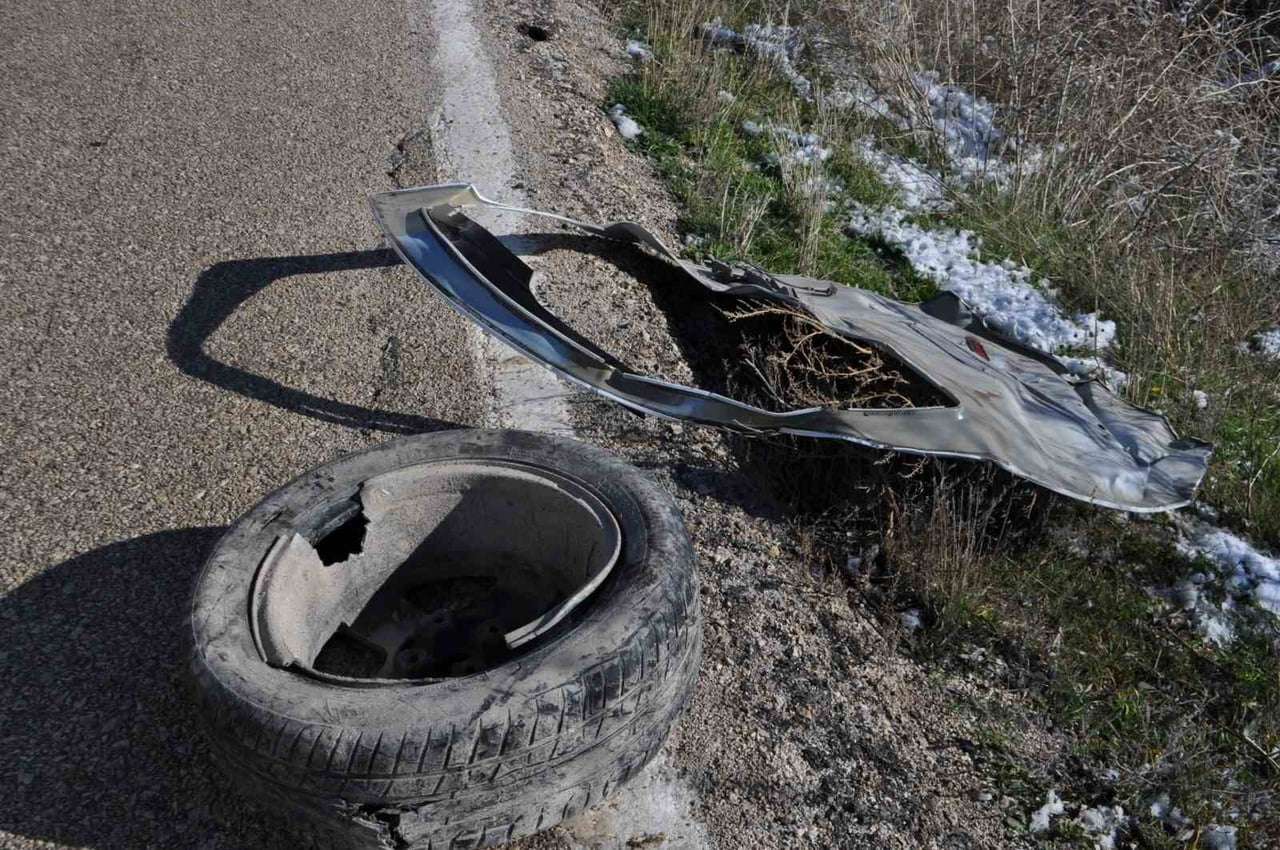 İLEĞİ KÖYÜ DEVECİ ÇEŞMESİ MEVKİİNDE GİZLİ BUZLANMA NEDENİYLE KONTROLDEN ÇIKAN OTOMOBİL ŞARAMPOLE...
