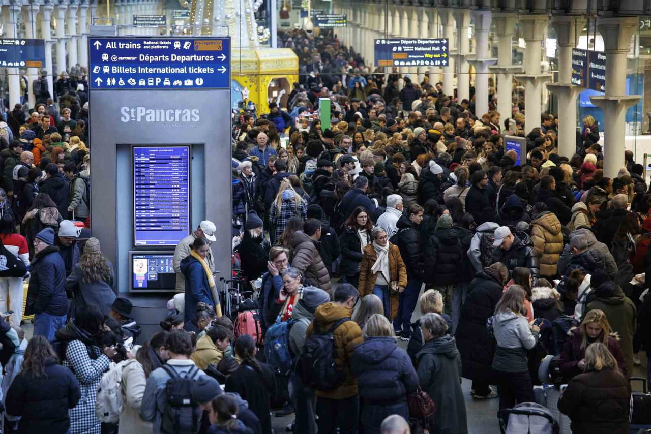 İNGİLTERE İLE FRANSA'YI DENİZDEN BİRBİRİNE BAĞLAYAN MANŞ TÜNELİ'NDEKİ ELEKTRİK HATTINDA MEYDANA...