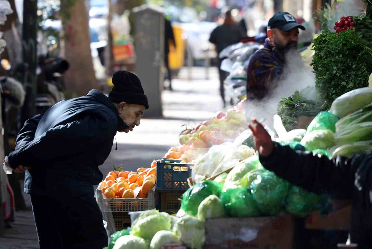 İRAN CUMHURBAŞKANI MESUD PEZEŞKİYAN, BAŞKENT TAHRAN’DA HAYAT PAHALILIĞINA KARŞI DÜZENLENEN...
