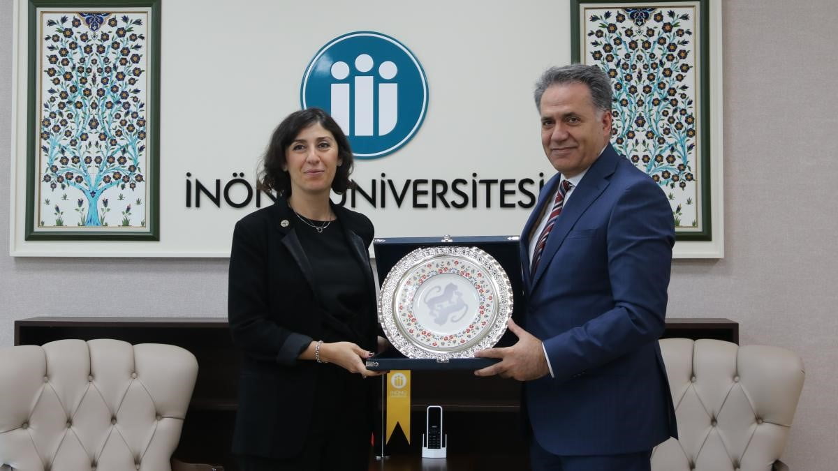 İSMET İNÖNÜ’NÜN TORUNU ZEYNEP BİLGEHAN’DAN REKTÖR AKPOLAT’A ZİYARET