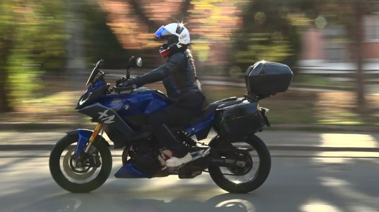 İSPANYA’DAN TÜRKİYE’YE MOTOSİKLETLE 4,5 GÜNDE GELEN YAĞMUR YEŞİM AKBAŞ, YOLCULUK SÜRECİNDE...