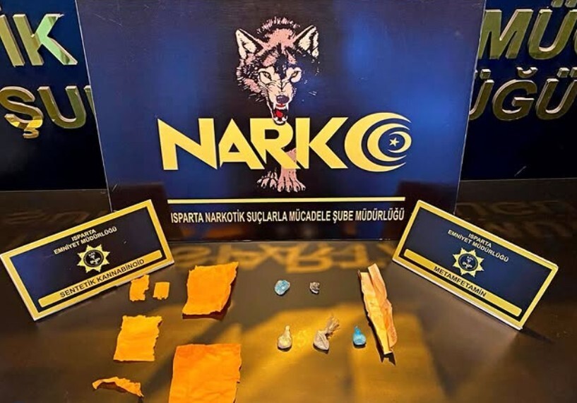 ISPARTA’DA NARKOTİK VE KOM EKİPLERİNİN SON 2 GÜNDE GERÇEKLEŞTİRDİKLERİ EŞ ZAMANLI OPERASYONLARDA...