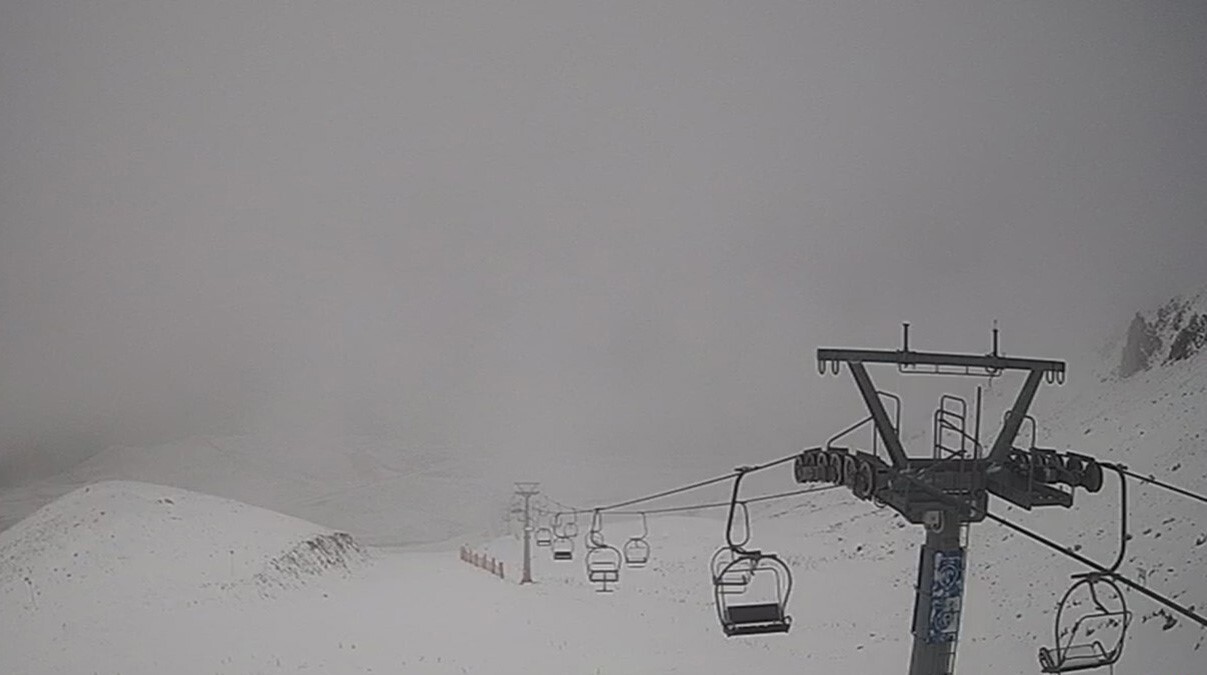 ISPARTA’NIN KIŞ TURİZMİYLE ÖNE ÇIKAN DAVRAZ KAYAK MERKEZİ’NDE ZİRVE VE TESİS ÇEVRESİNDEKİ BİRÇOK...