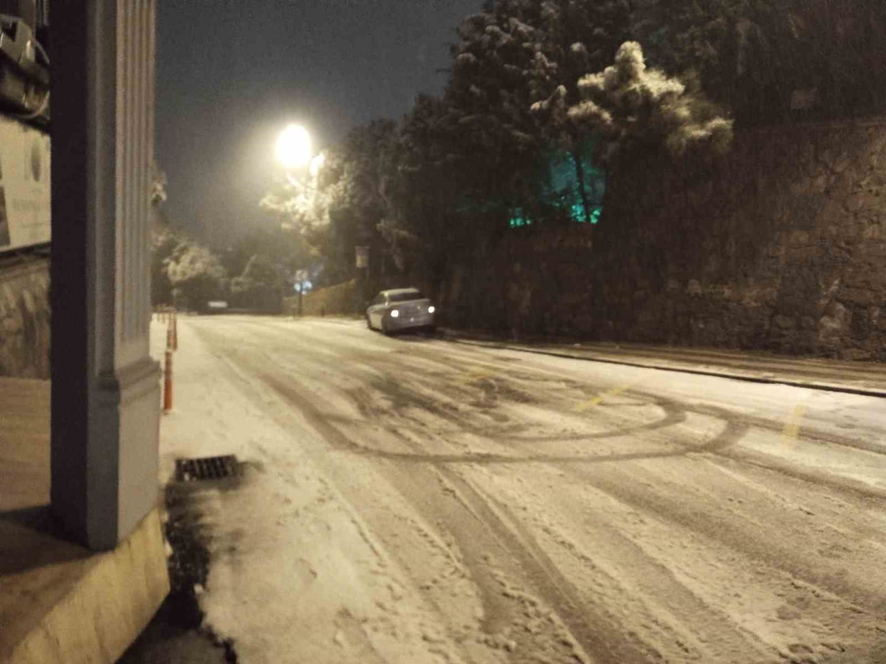 İSTANBUL'DA KAR YAĞIŞI ETKİLİ OLUYOR