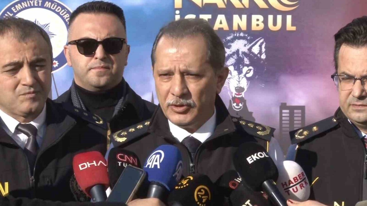 İSTANBUL'DA POLİS EKİPLERİNCE SON BİR AYDA DÜZENLENEN OPERASYONLARDA 1 TON 144 KİLO UYUŞTURUCU...