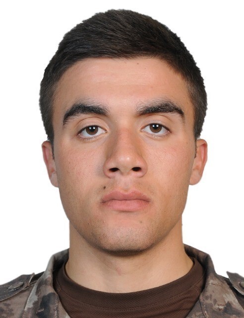 İSTANBUL'UN ÇEKMEKÖY İLÇESİNDE SABAH SAATLERİNDE DÜZENLENEN NARKOTİK OPERASYONU SIRASINDA BASKIN...