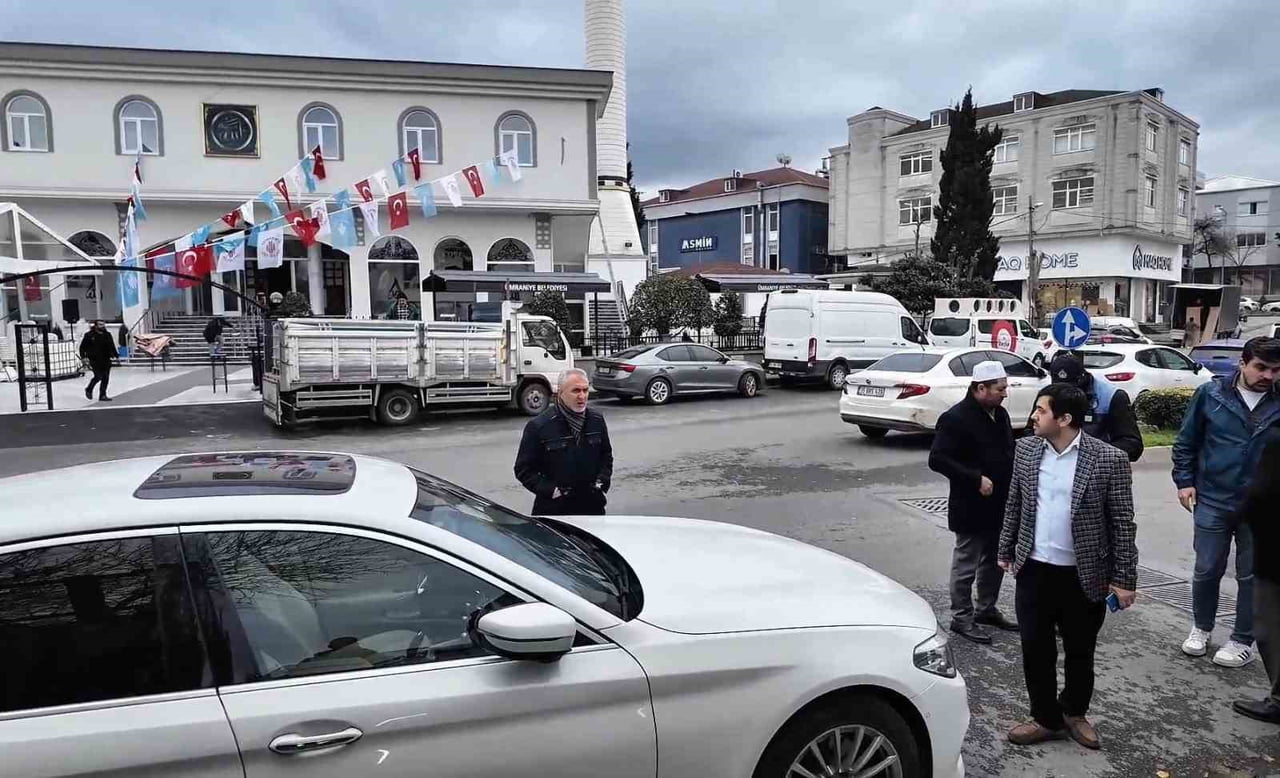 İSTANBUL'UN ÜMRANİYE İLÇESİNE BAĞLI YUKARI DUDULLU MAHALLESİ'NDE BULUNAN KEYAP CAMİİ'NDE CUMA...