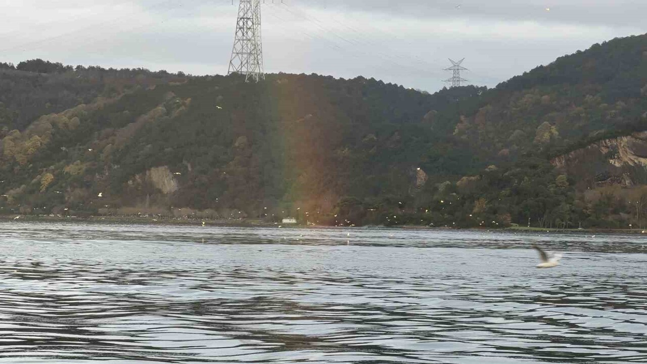 İSTANBUL BOĞAZI’NDA GÖKKUŞAĞI ŞÖLENİ