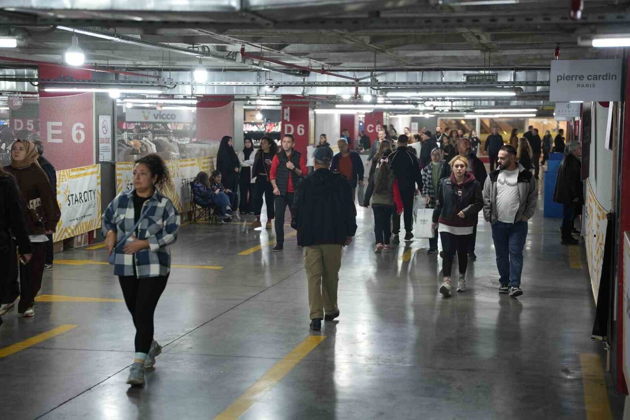 İSTANBUL’DA BAHÇELİEVLER’DE BULUNAN AVM’DE DÜZENLENEN "GARAJ GÜNLERİ" İSİMLİ GELENEKSEL İNDİRİM...