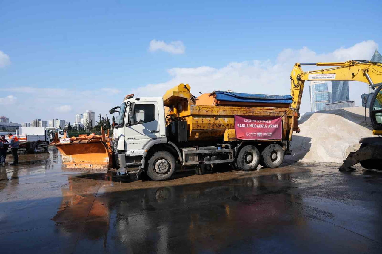 İSTANBUL GENELİNDE BEKLENEN KAR YAĞIŞI VE YAPILAN METEOROLOJİK UYARILARA KARŞI TÜM HAZIRLIKLARINI...