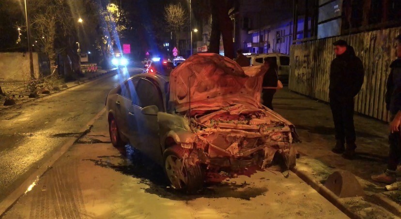 İSTANBUL (İHA) – BEYKOZ’DA EHLİYETSİZ SÜRÜCÜNÜN DİREKSİYON HAKİMİYETİNİ KAYBETMESİ SONUCU...