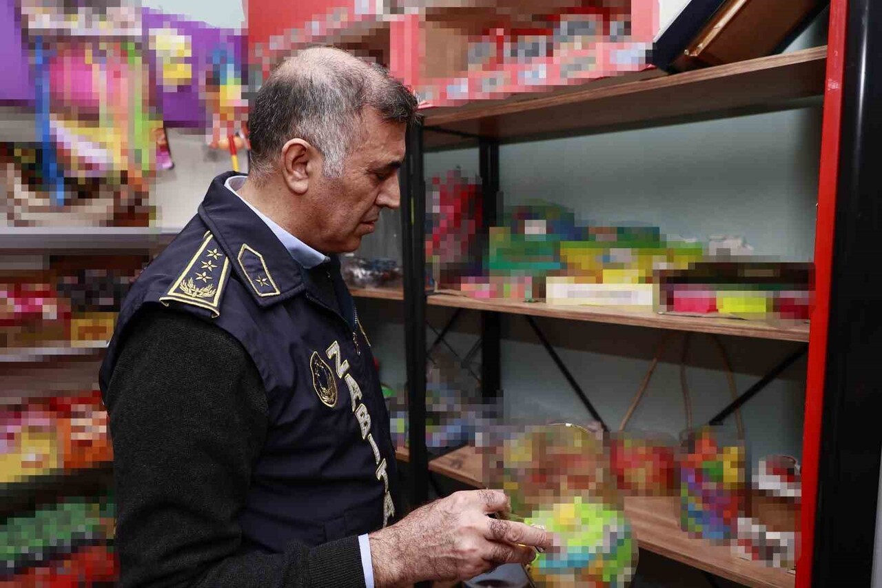 İSTANBUL (İHA) - SULTANBEYLİ BELEDİYESİ ZABITA EKİPLERİ MARKET VE KANTİN DENETİMLERİNDE SON...