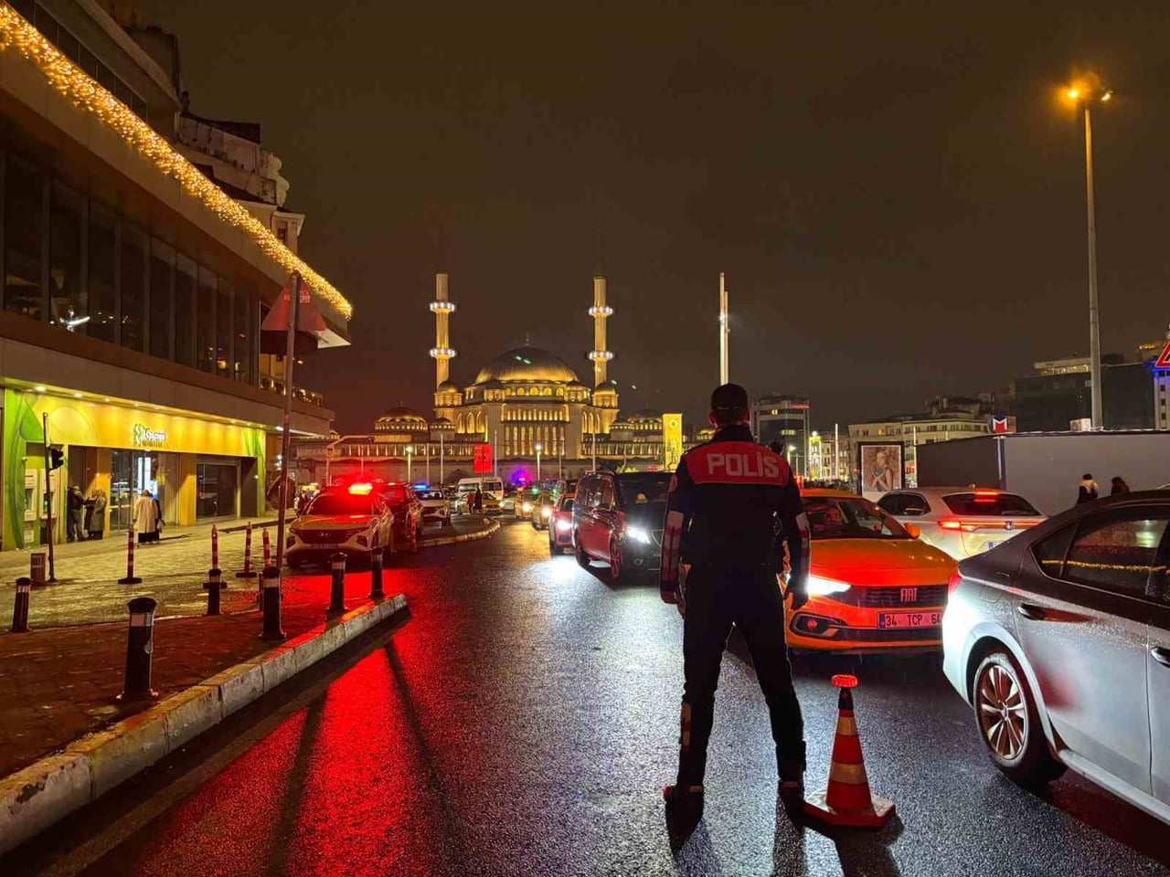 İSTANBUL İL EMNİYET MÜDÜRÜ SELAMİ YILDIZ "BU ŞEHİR BİZİM ŞEHRİMİZ, BİZ İSTANBUL’UN EMNİYETİYİZ"...