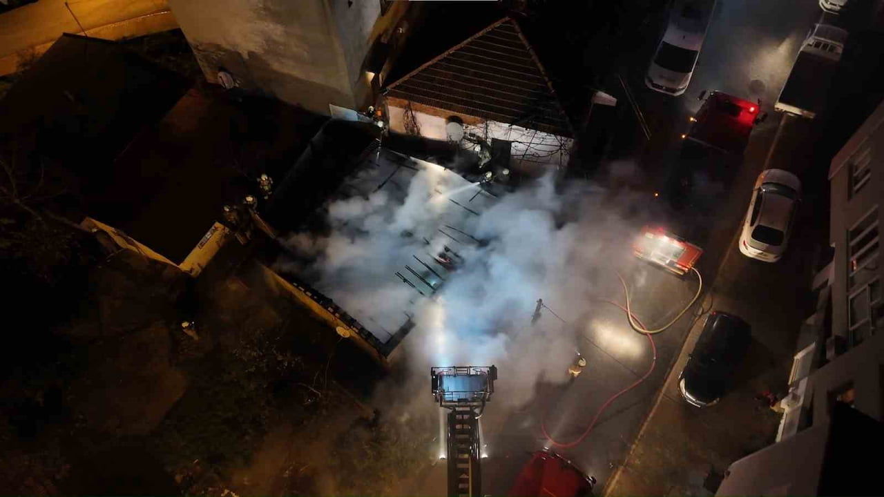 İSTANBUL’UN ÜMRANİYE İLÇESİNE BAĞLI ELMALIKENT MAHALLESİ ÇELİKLER SOKAK’TA GECE SAATLERİNDE BİR...