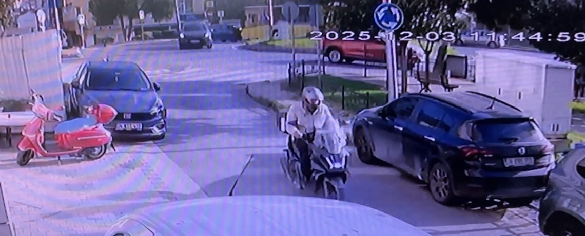 İSTANBUL ÜSKÜDAR’DA SEYİR HALİNDEKİ BİR İETT OTOBÜSÜ, HENÜZ BELİRLENEMEYEN BİR NEDENLE KONTROLDEN...