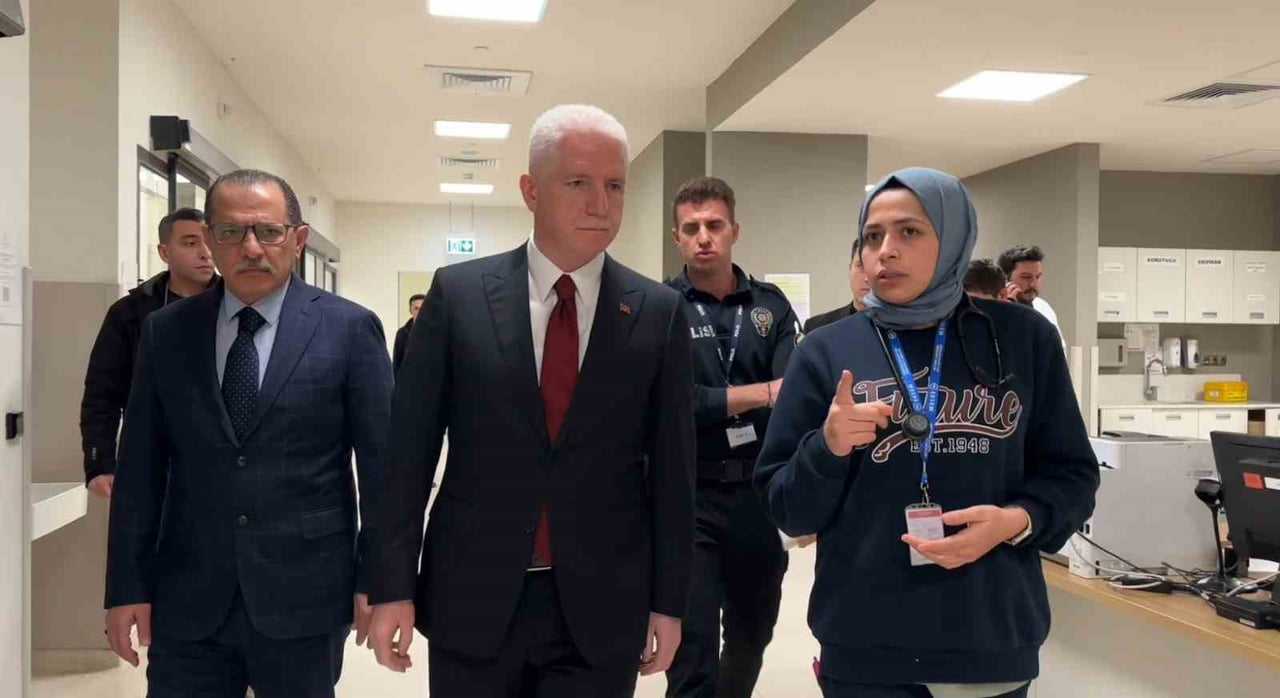 İSTANBUL VALİSİ GÜL, ESENYURT’TAKİ KAZADA YARALANAN VATANDAŞLARI ZİYARET ETTİ