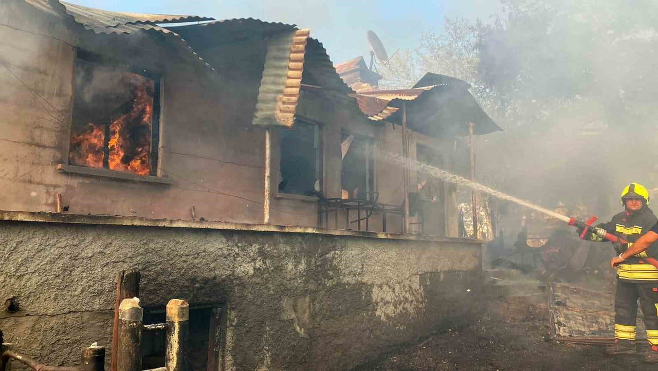 İTFAİYE EKİPLERİ, YIL BOYUNCA TOPLAM BİN 543 OLAYA MÜDAHALEDE BULUNDU.